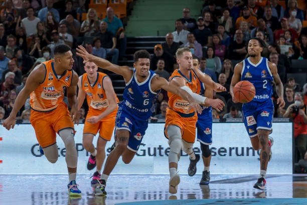 保持独立思 保持独立思