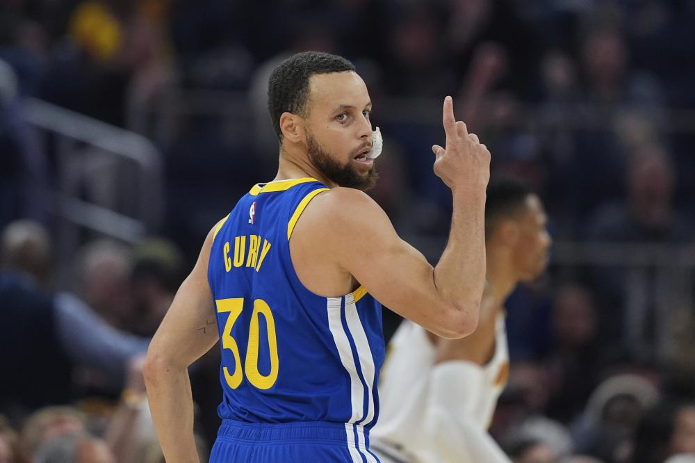 选手受到鼻 选手受到鼻